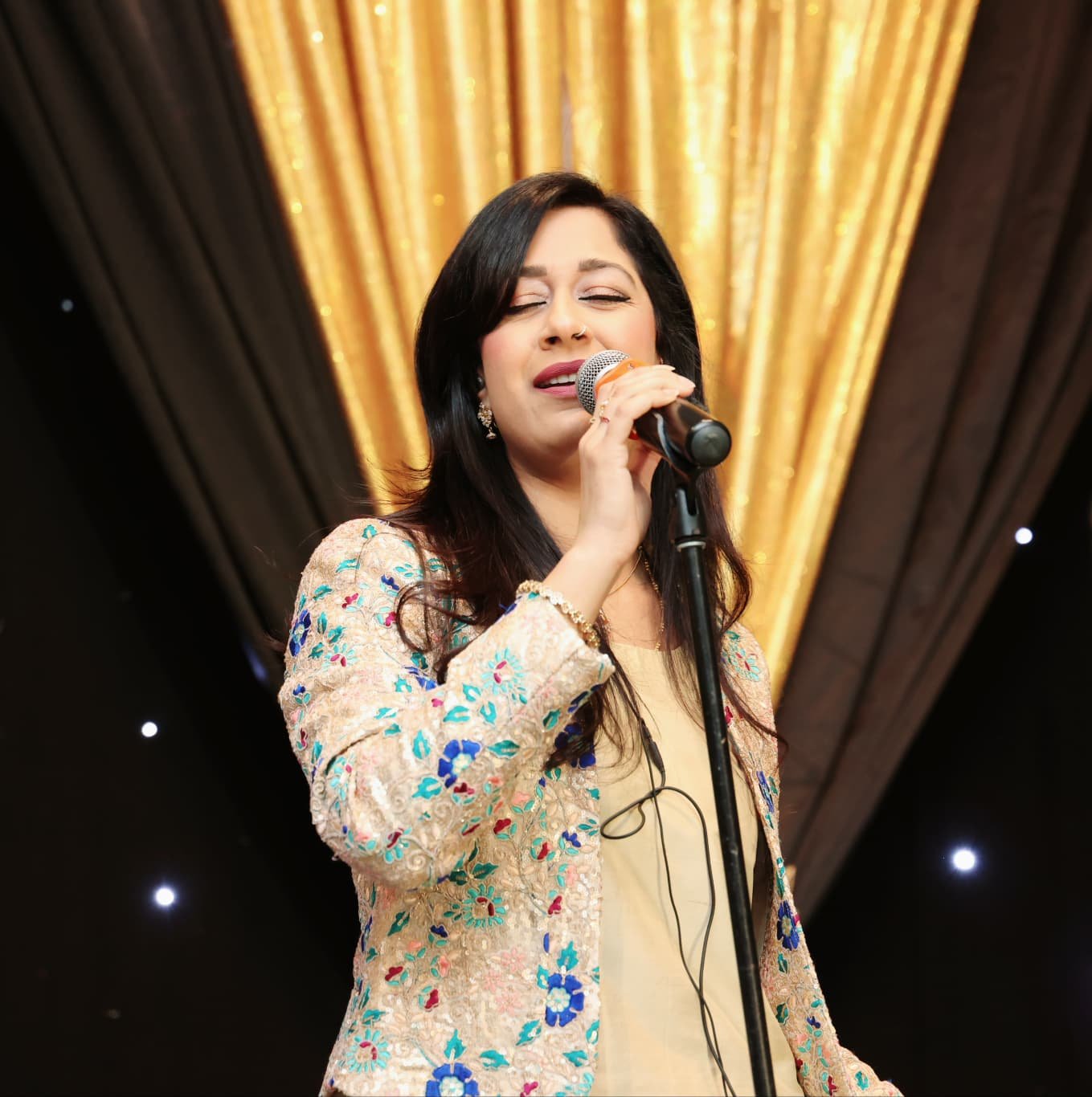 Muneeba Sheikh on a golden stage